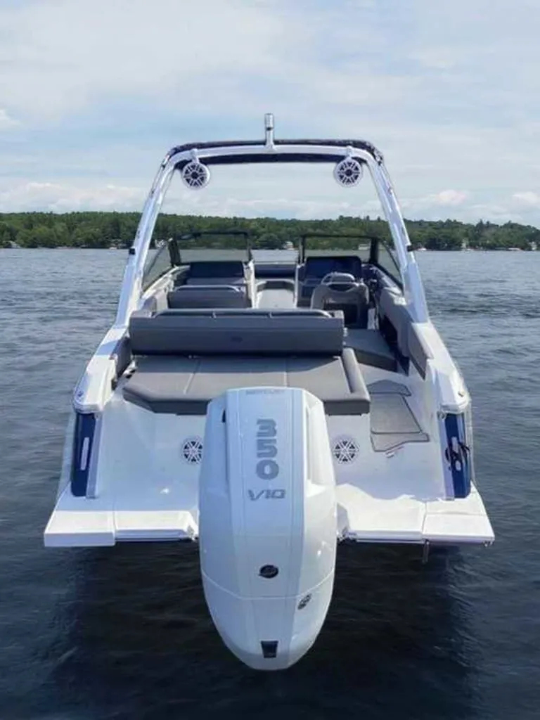 Slide: The Image of Cobalt R4 Outboard 2025 - 20