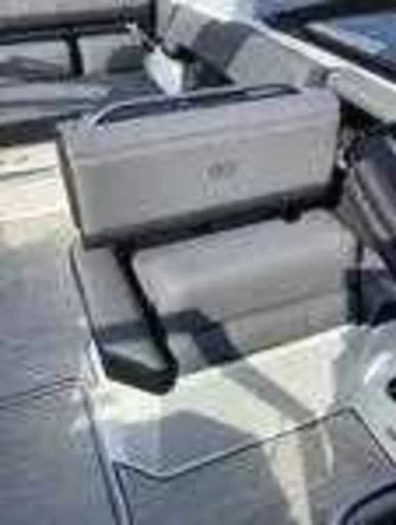 Slide: The Image of Cobalt R4 Outboard 2025 - 5