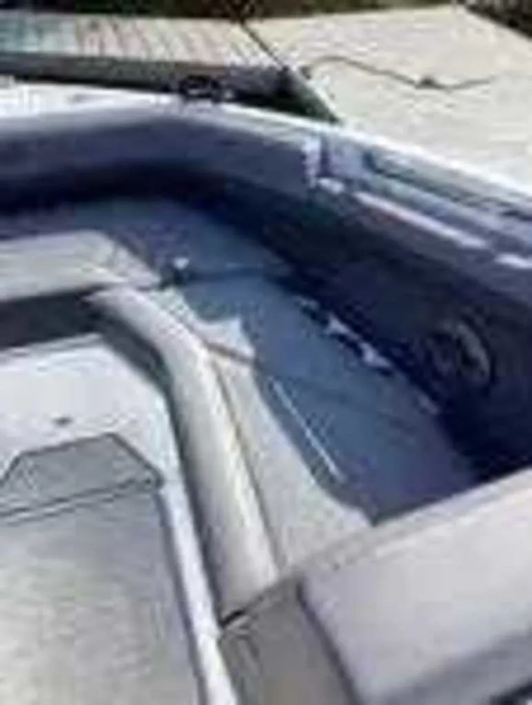 Slide: The Image of Cobalt R4 Outboard 2025 - 7