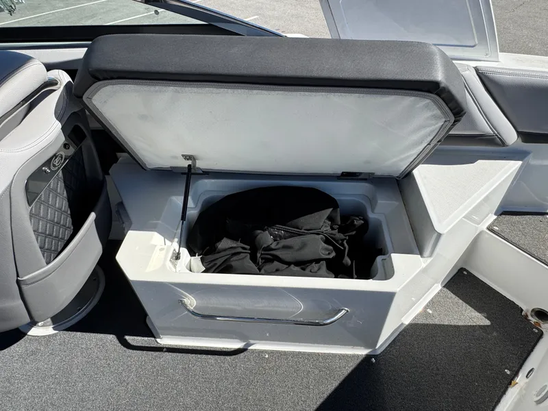 Slide: The Image of Cobalt R6 2021 - 23