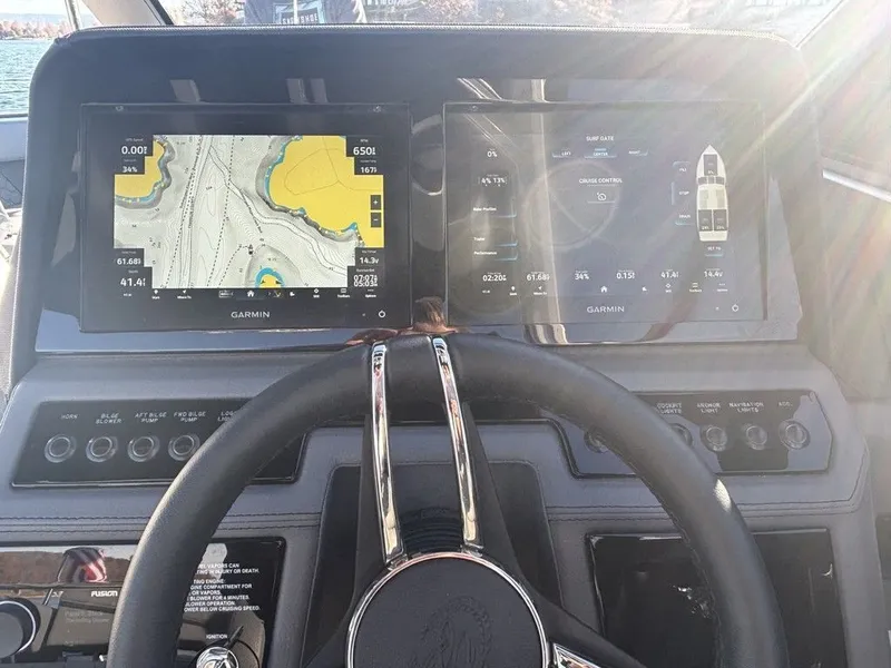 Slide: The Image of Cobalt R8 Surf 2025 - 14