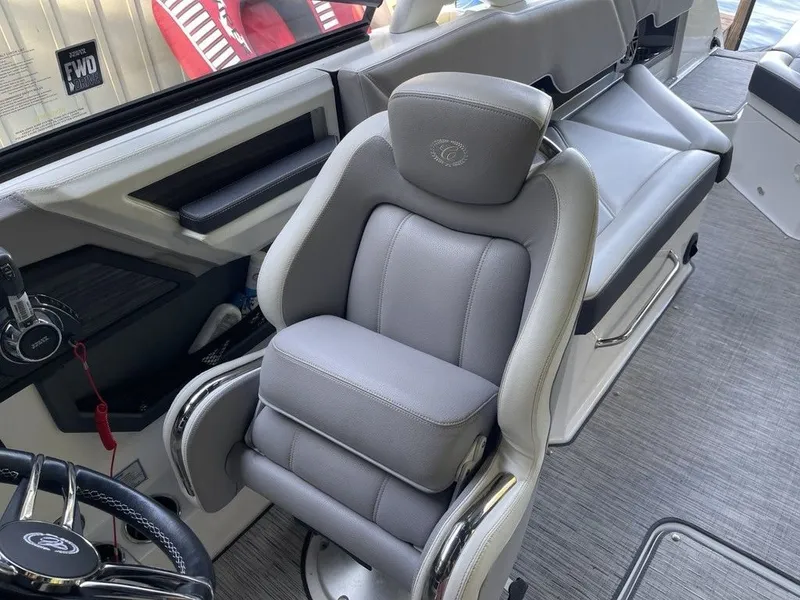 Slide: The Image of Cobalt R8 Surf 2021 - 11