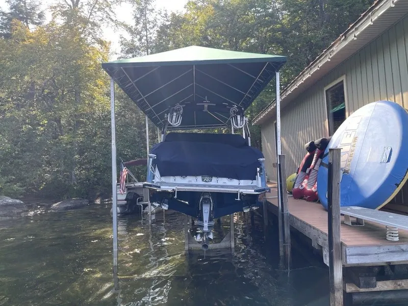 Slide: The Image of Cobalt R8 Surf 2021 - 2