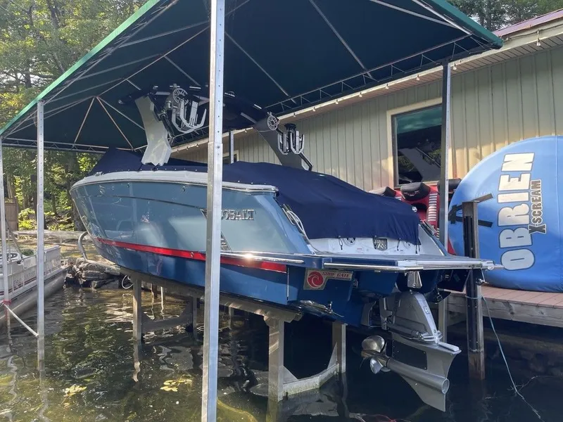 Slide: The Image of Cobalt R8 Surf 2021 - 3