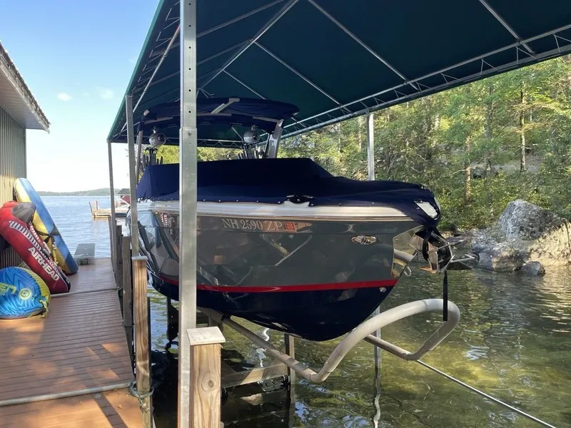 Slide: The Image of Cobalt R8 Surf 2021 - 4