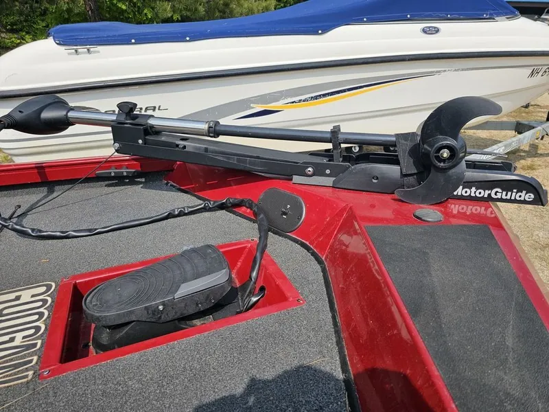 Slide: The Image of Crestliner VT17DX 2018 - 6