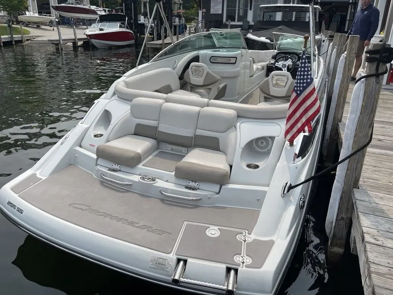 Slide: The Image of Crownline Boats 255SS 2015 - 29