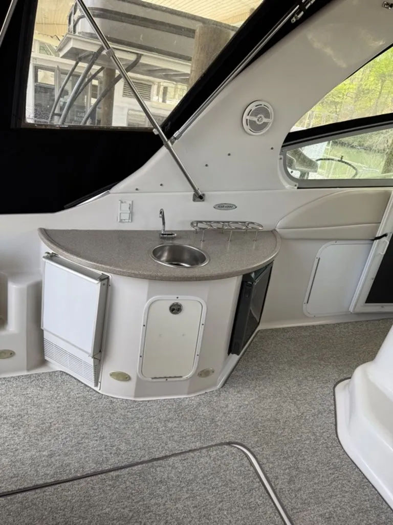 Slide: The Image of Four Winns 378 Vista 2003 - 12