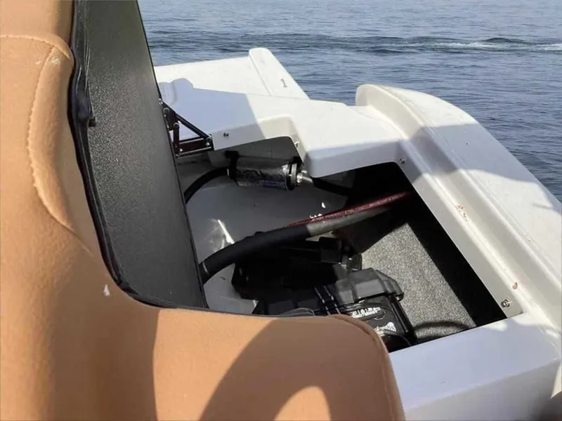 Slide: The Image of Four Winns H210 2018 - 13