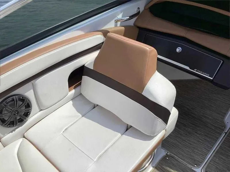 Slide: The Image of Four Winns H210 2018 - 8