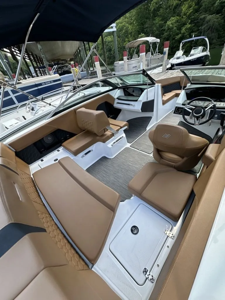 Slide: The Image of Four Winns H2C Horizon OB 2023 - 10