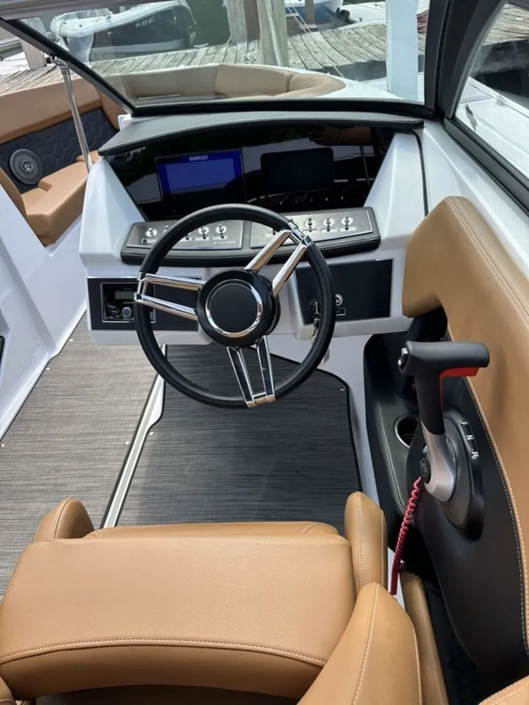 Slide: The Image of Four Winns H2C Horizon OB 2023 - 12