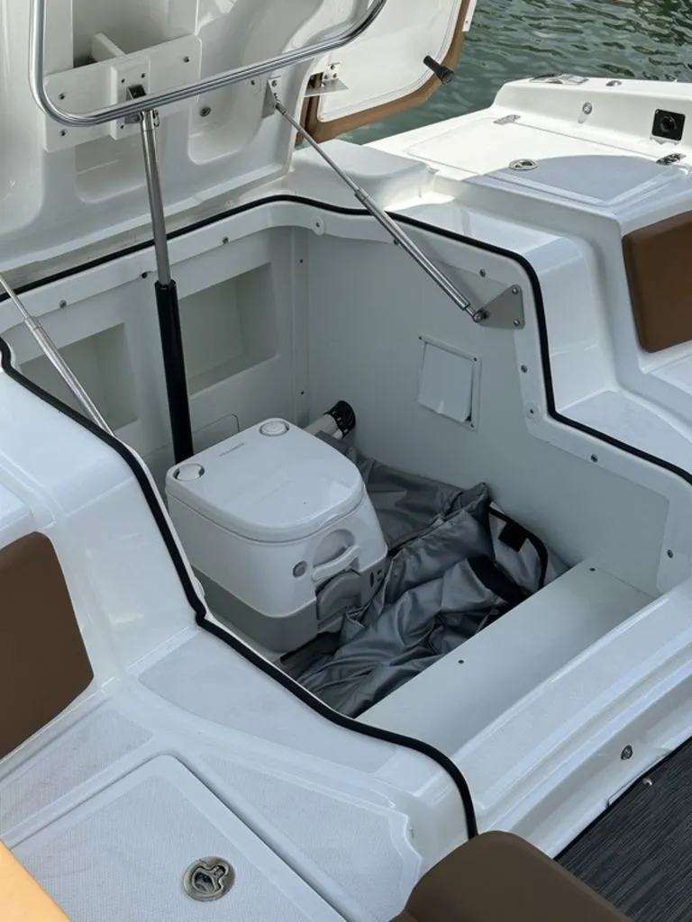 Slide: The Image of Four Winns H2C Horizon OB 2023 - 13