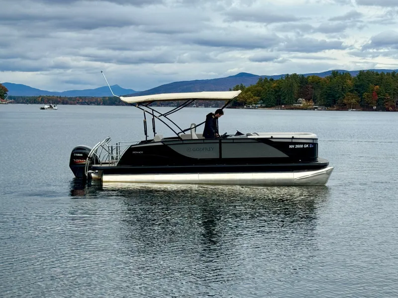 Slide: The Image of Godfrey Monaco 235 SFL 2022 - 3