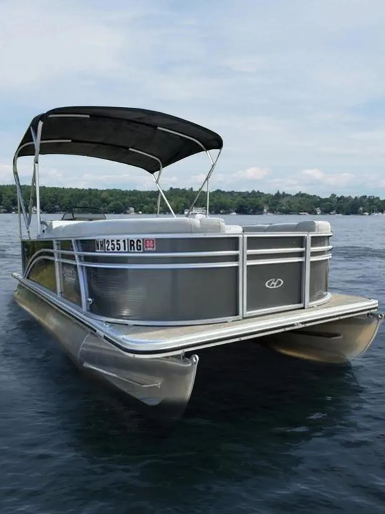 Slide: The Image of Harris Cruiser 210 2019 - 11