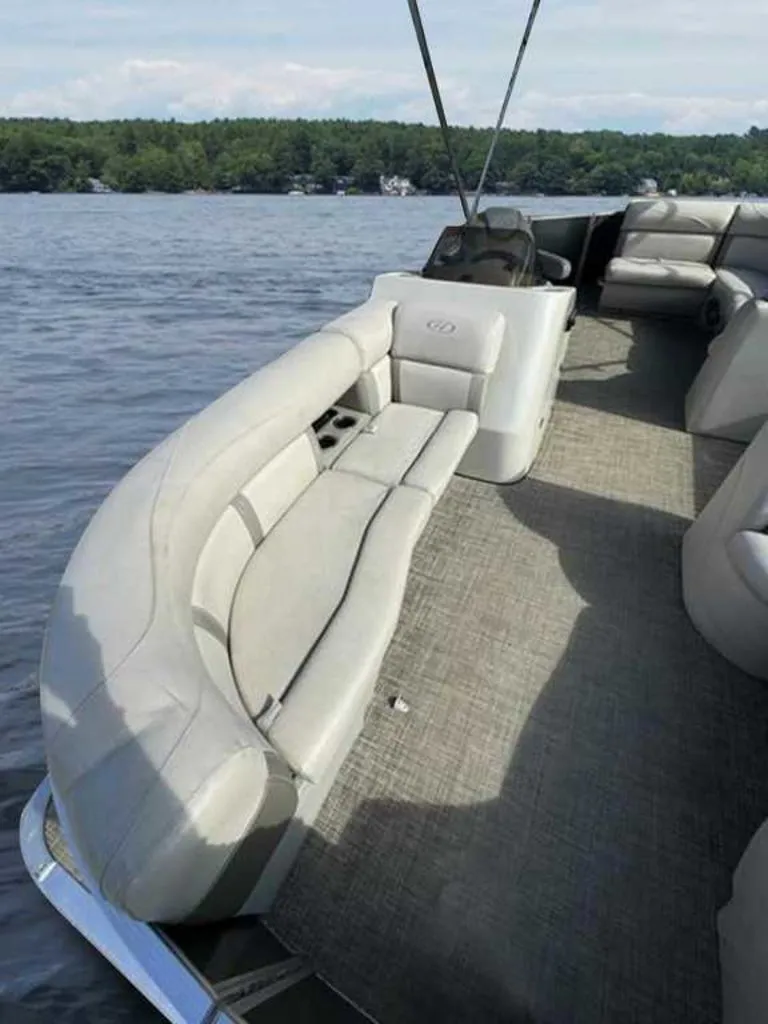 Slide: The Image of Harris Cruiser 210 2019 - 12