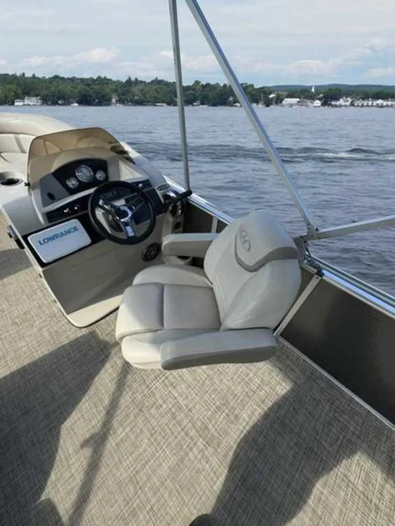 Slide: The Image of Harris Cruiser 210 2019 - 18