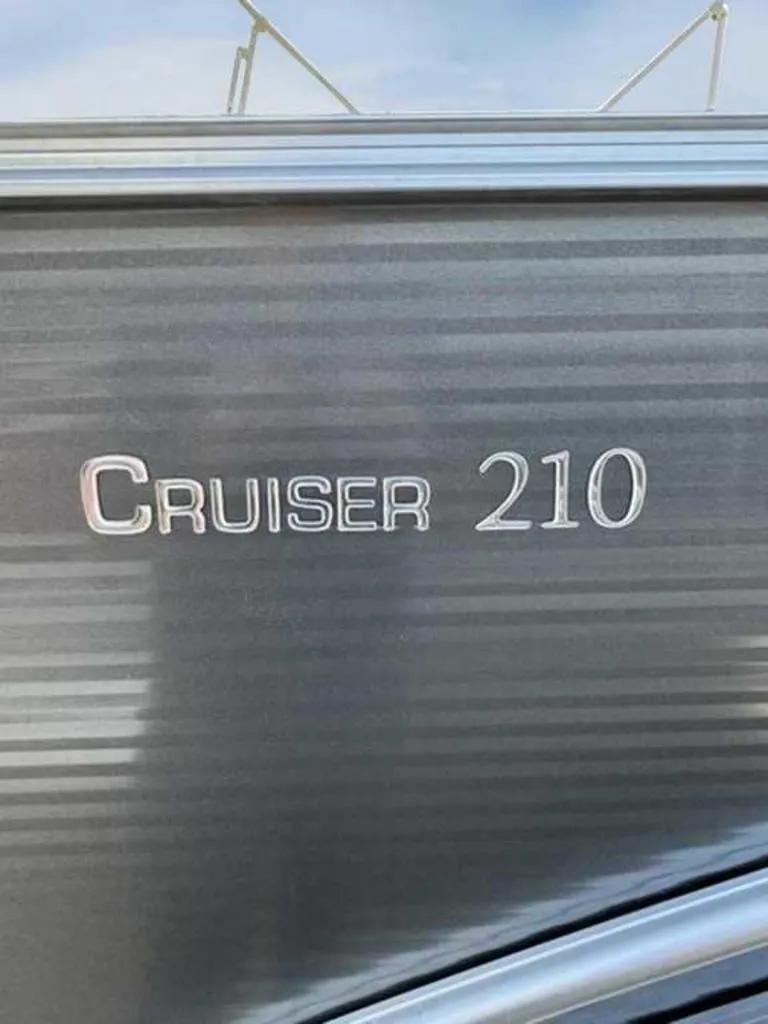 Slide: The Image of Harris Cruiser 210 2019 - 19