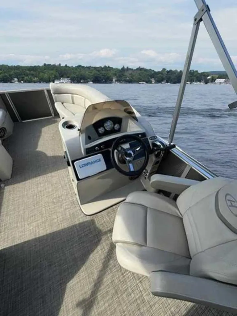 Slide: The Image of Harris Cruiser 210 2019 - 20