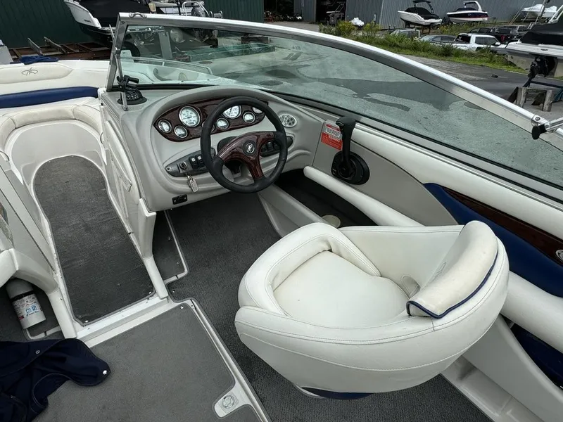 Slide: The Image of Monterey 228 SI Montura BR 2003 - 17