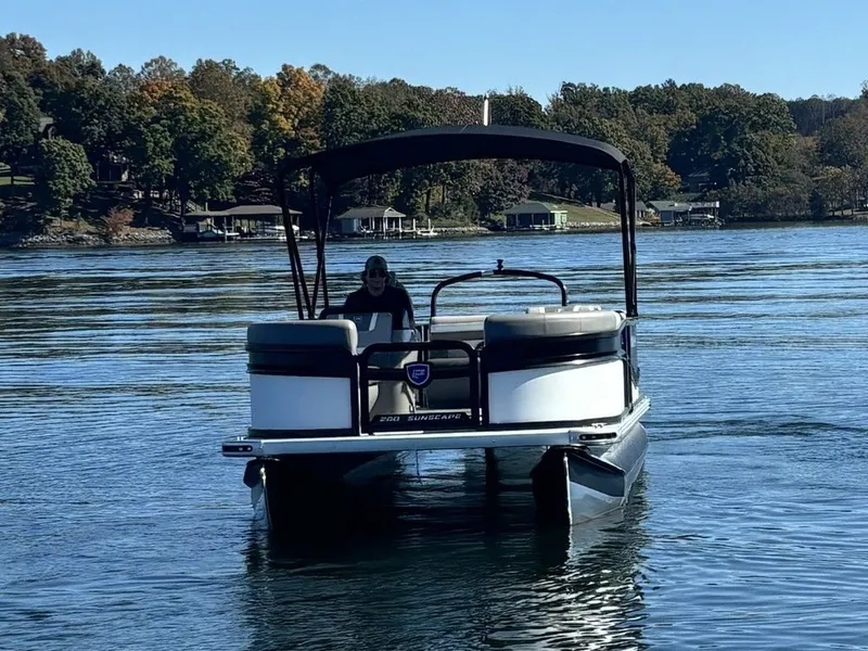 Slide: The Image of Premier 200 Sunscape RE XLC 2025 - 4