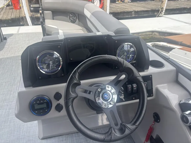 Slide: The Image of Premier 200 Sunscape RE XLC 2025 - 7