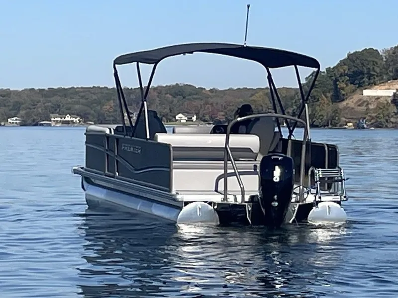 Slide: The Image of Premier 220 SUNSCAPE RL 2025 - 4