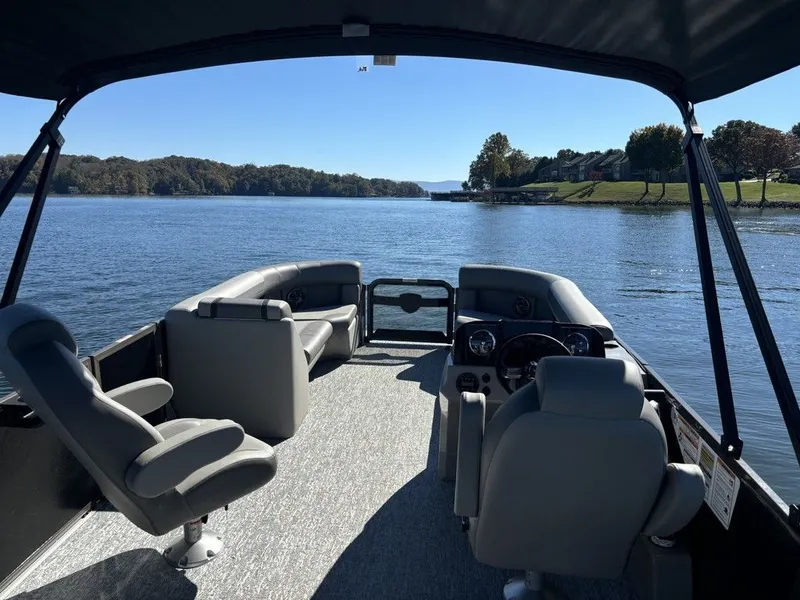 Slide: The Image of Premier 220 SUNSCAPE RL 2025 - 5