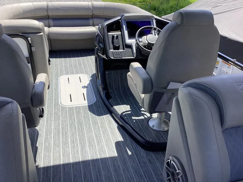 Slide: The Image of Premier 230 Intrigue RF 2024 - 13