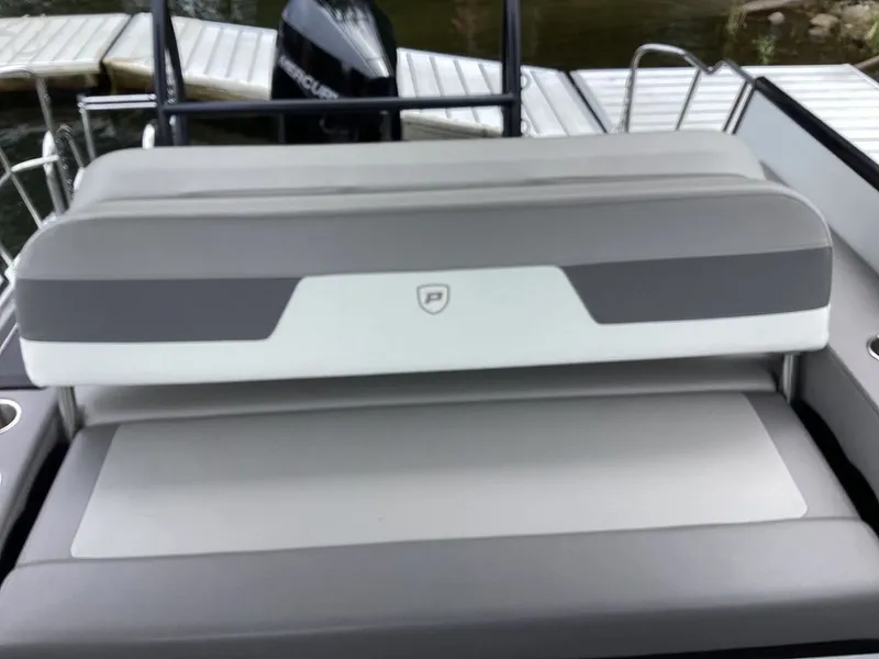 Slide: The Image of Premier 230 Solaris RL 2024 - 4