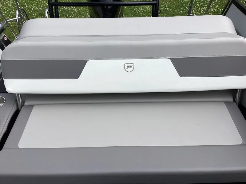 Slide: The Image of Premier 230 Solaris RL 2024 - 12