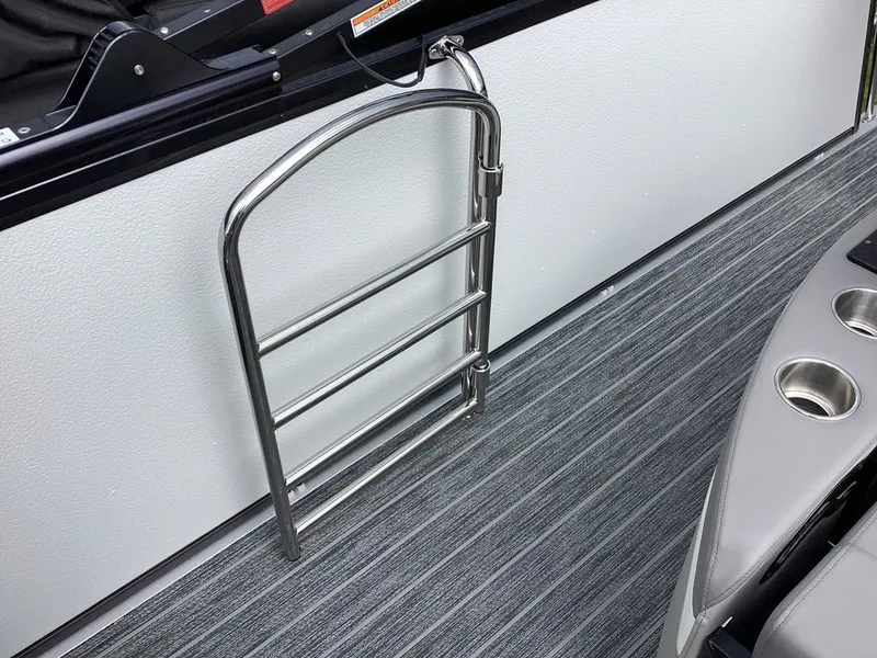 Slide: The Image of Premier 230 Solaris RL 2024 - 13