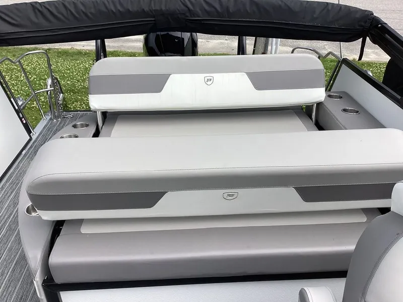 Slide: The Image of Premier 230 Solaris RL 2024 - 14