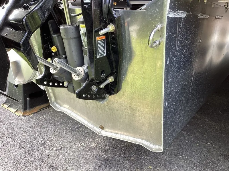 Slide: The Image of Premier 230 Solaris RL 2024 - 6