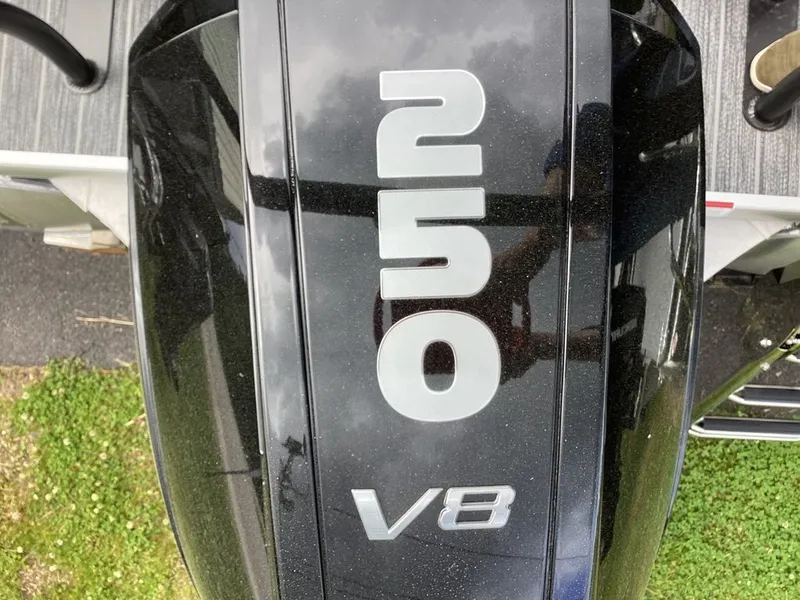 Slide: The Image of Premier 230 Solaris RL 2024 - 7