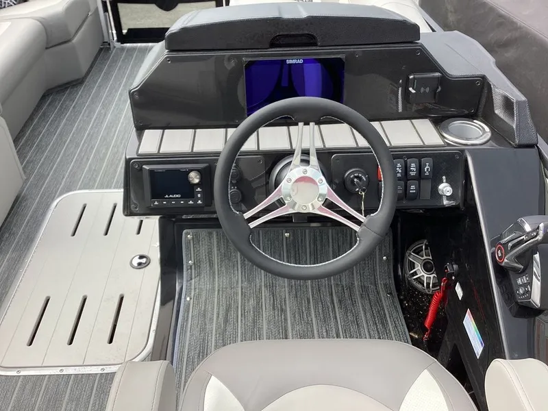 Slide: The Image of Premier 230 Solaris RL 2024 - 8