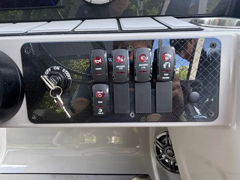 Slide: The Image of Premier 230 SunSation Angler 2025 - 10