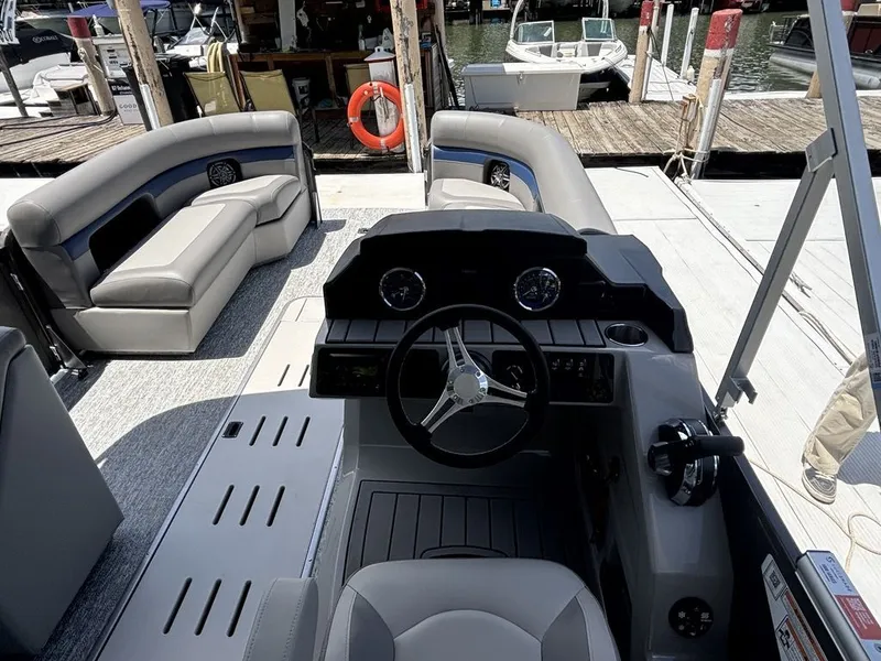 Slide: The Image of Premier 230 SunSation Angler 2025 - 9