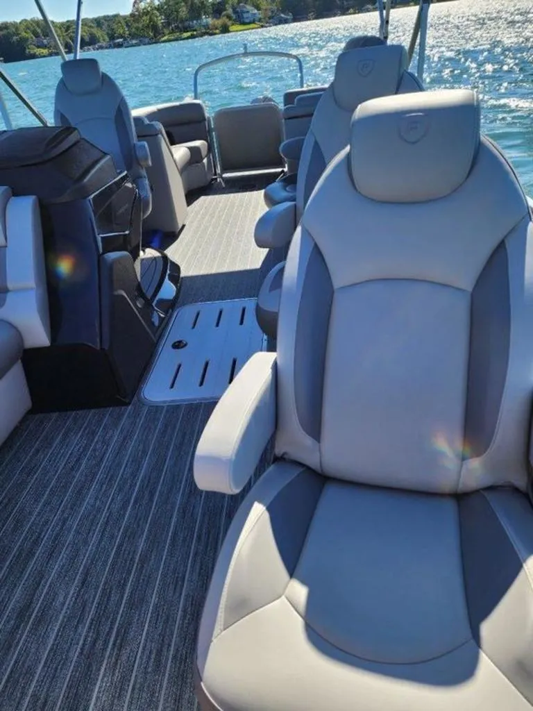 Slide: The Image of Premier 230 SunSation RF 2025 - 3