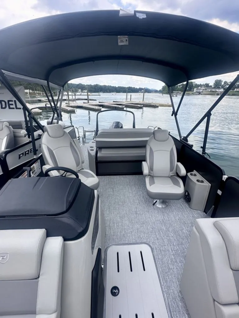 Slide: The Image of Premier 230 Sunsation RL 2024 - 17