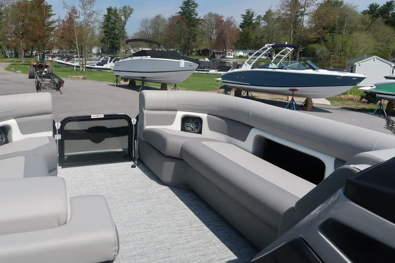 Slide: The Image of Premier 250 Solaris Rev 2024 - 13