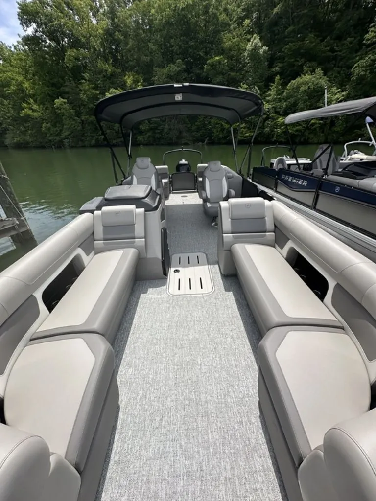 Slide: The Image of Premier 250 Solaris RF 2024 - 5