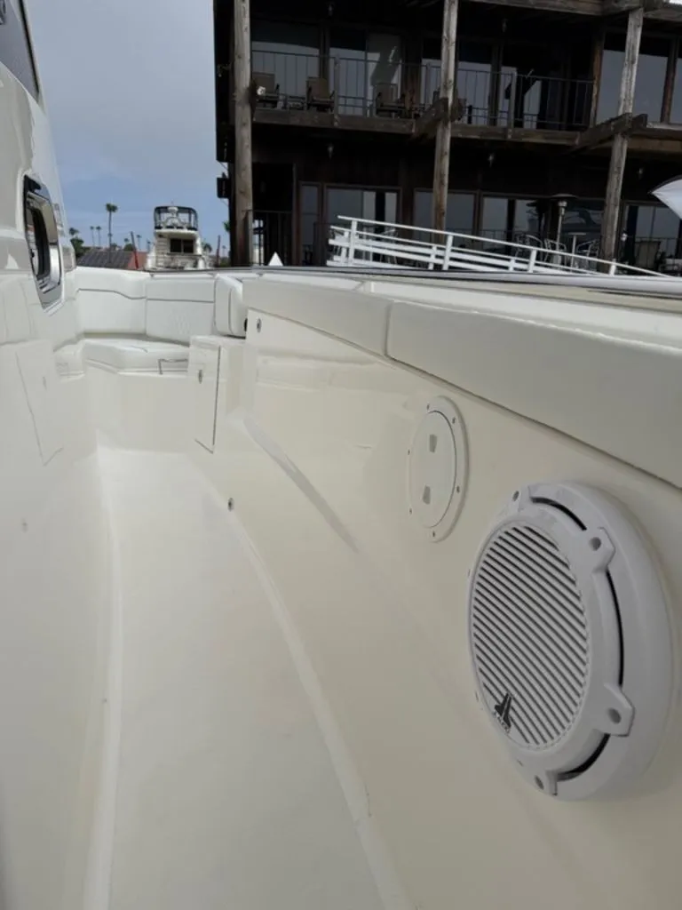 Slide: The Image of Pursuit S 328 Sport 2025 - 19