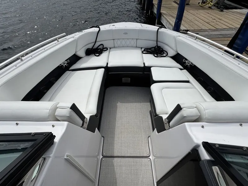 Slide: The Image of Regal 2800 Bowrider 2020 - 22