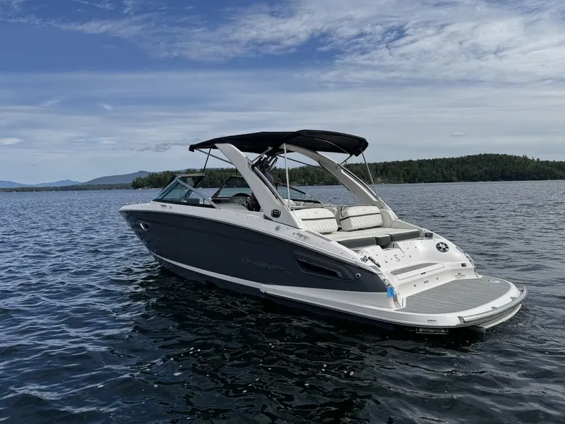 Slide: The Image of Regal 2800 Bowrider 2020 - 3