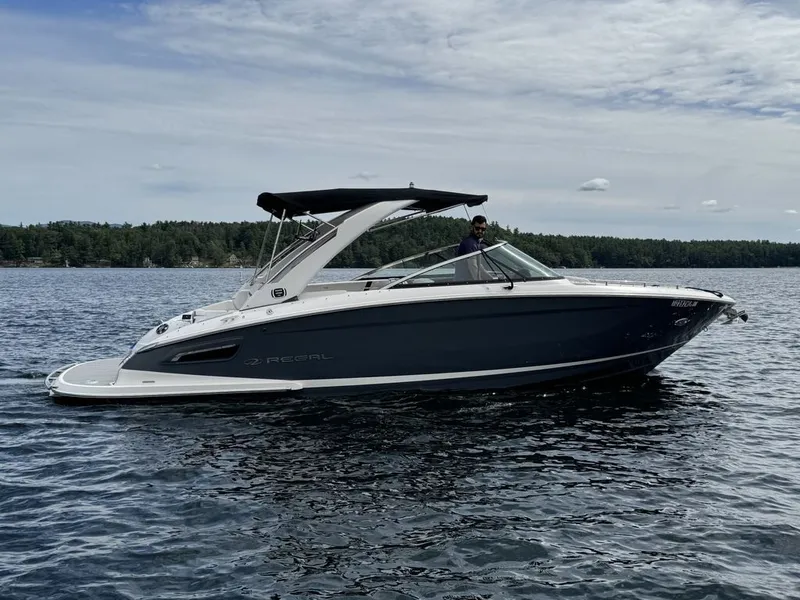 Slide: The Image of Regal 2800 Bowrider 2020 - 5
