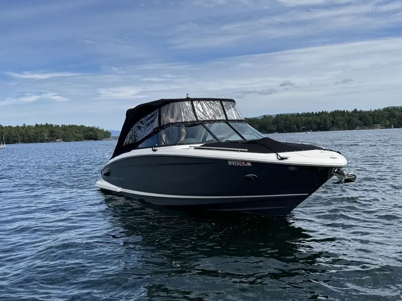 Slide: The Image of Regal 2800 Bowrider 2020 - 9