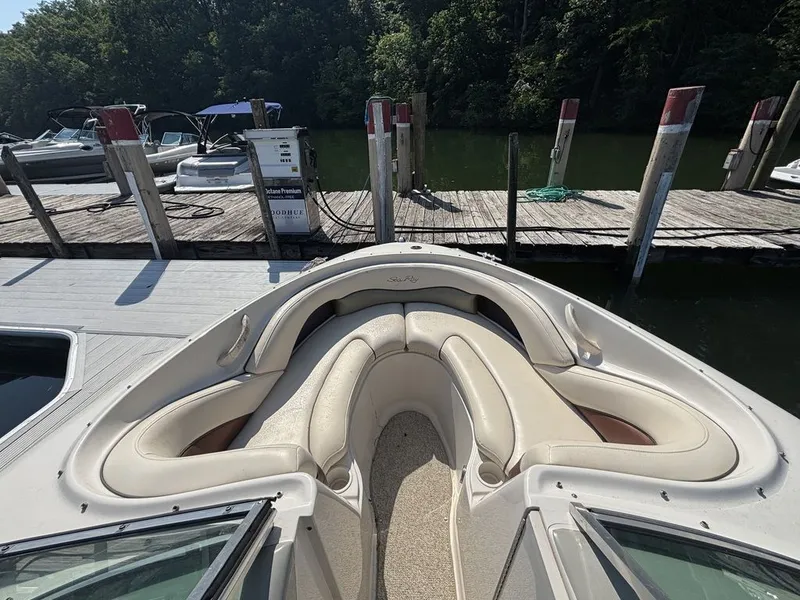 Slide: The Image of Sea Ray 220 Select 2004 - 3