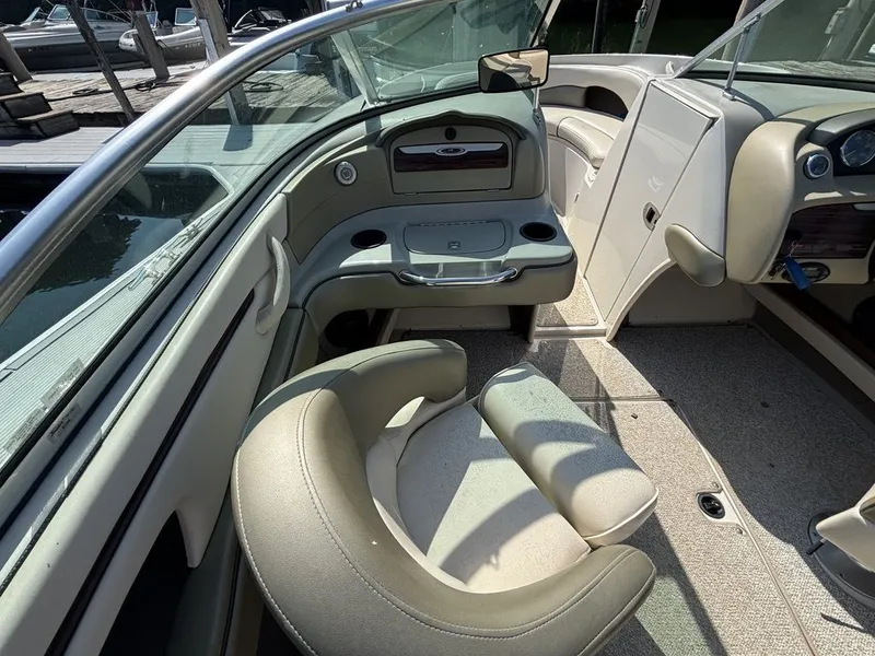 Slide: The Image of Sea Ray 220 Select 2004 - 4