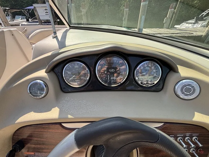 Slide: The Image of Sea Ray 220 Select 2004 - 5